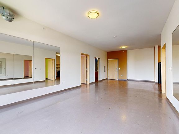 4th image of 901 18 1/2 Ave NE APT 404