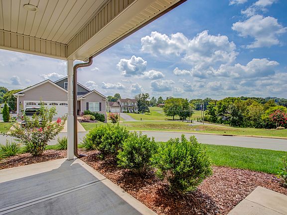 5th image of 70 Palmetto Ct