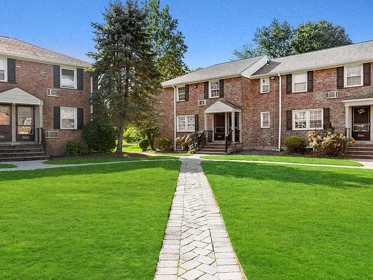 Baltusrol Apartments — Photo 11