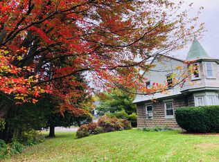 11 Stonehouse Cmn #1, South Burlington, VT 05403