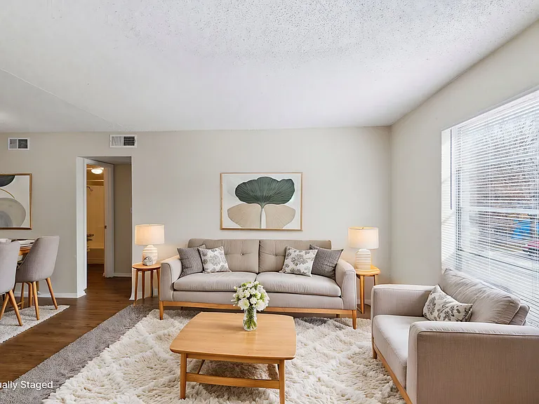 Bear Creek Apartments — Photo 10