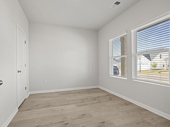 5th image of 204 Juniper Valley Cir