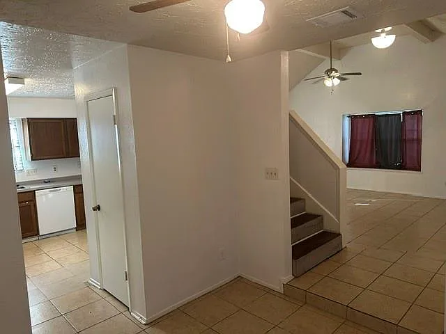 402 Juniper Ct — Photo 3