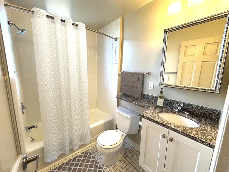 Coleman Apartments — Photo 8