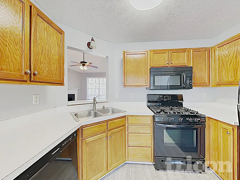 87 Princeton Dr — Photo 15