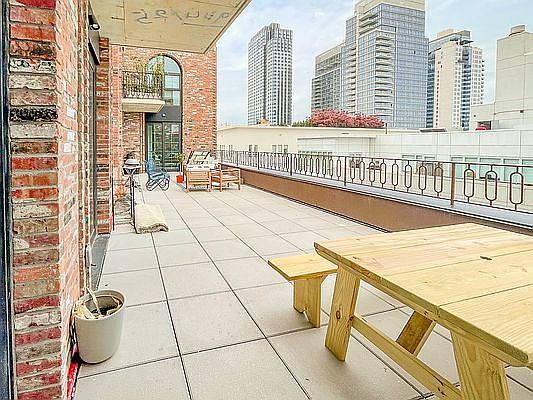 5th image of 61 Metropolitan Ave #707