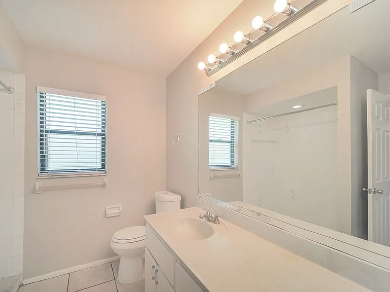 427 SE 18th St — Photo 14