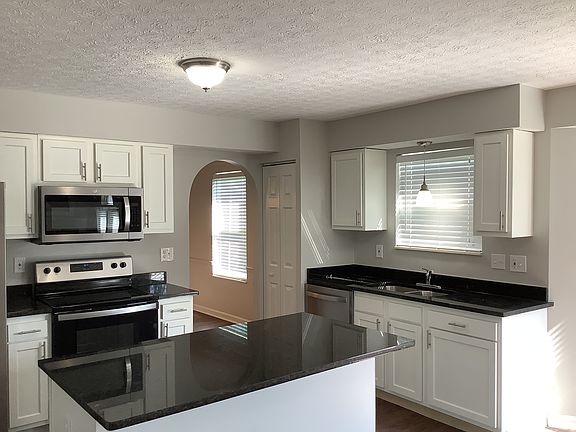 3rd image of 295 Marjoram Dr