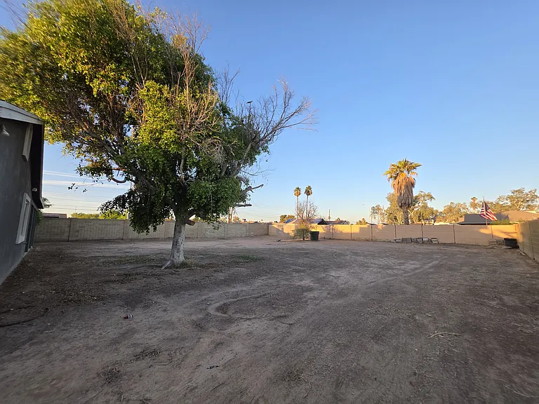 14K SqFt YARD!