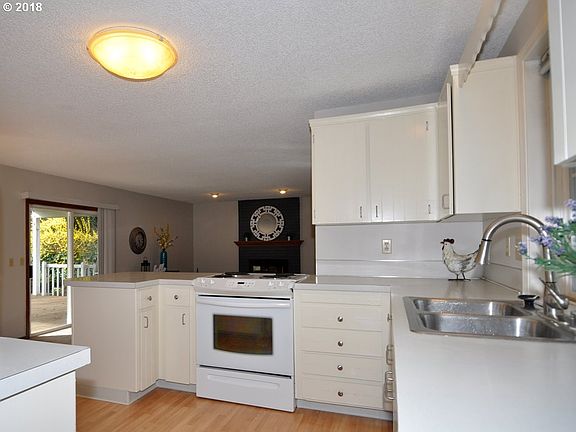 5th image of 1124 NE 95th Ave