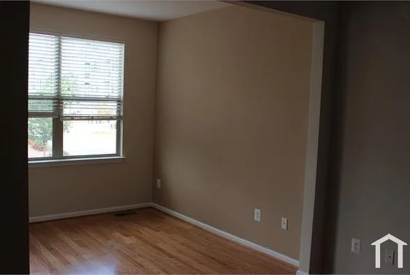 3 bed, 2200 sqft, $3,000 — Photo 4