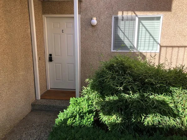 9911 NE 119th Ct APT C, Kirkland, WA 98034