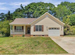 26 Michell Dr, Taylors, SC 29687