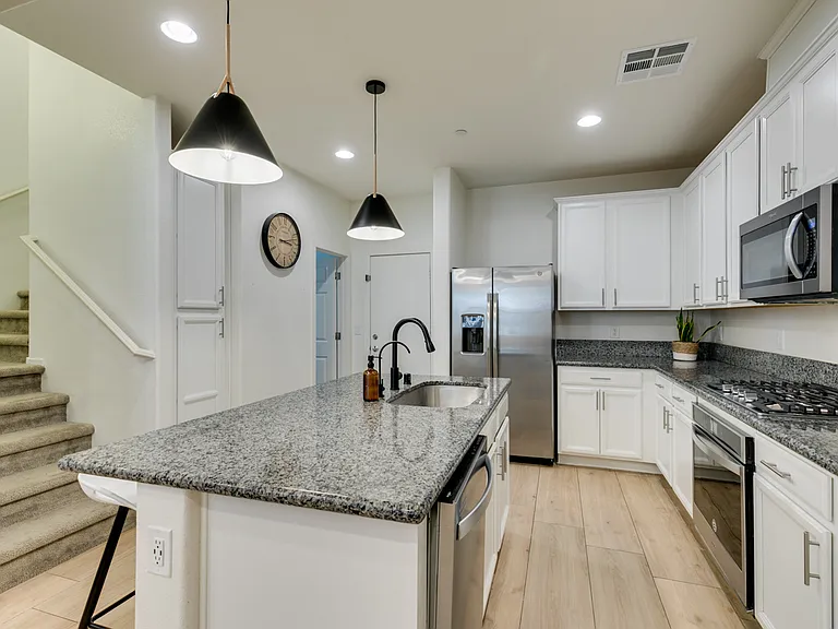 77 Alamere Falls Dr — Photo 29