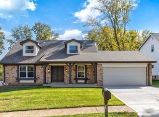 708 Woodrun Dr, Ballwin, MO