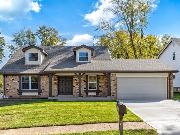 708 Woodrun Dr, Ballwin, MO 63021