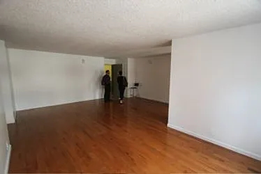 Rented by Robyn Lee, LREB