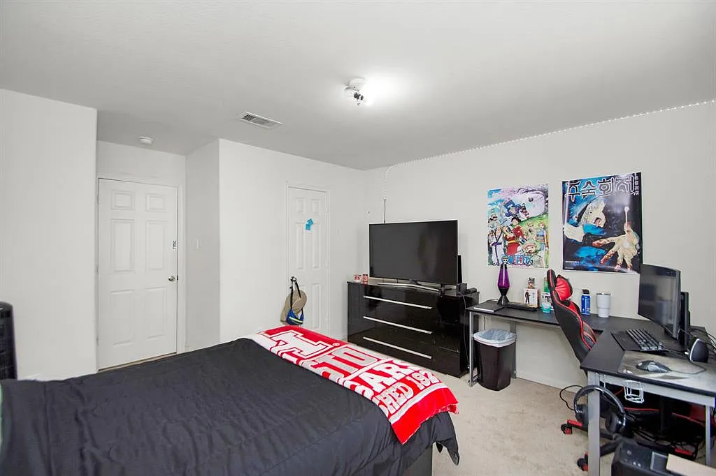 4 bed, 2.5 bath, 2121 sqft, $2,600 — Photo 4