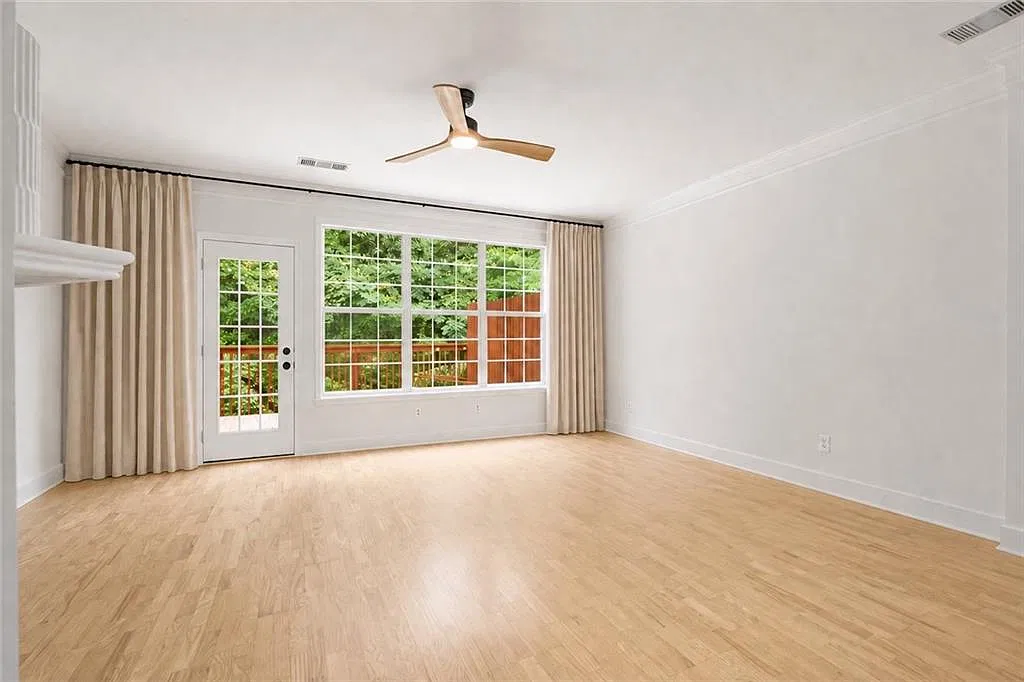 3 bed, 3.5 bath, 2580 sqft, $3,500 — Photo 3