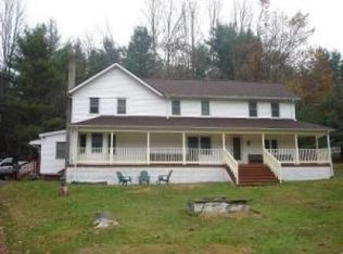 106 Bee Hollow Rd, Shohola, PA 18458