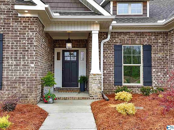 3rd image of 29 Cobbs Cove Way SE