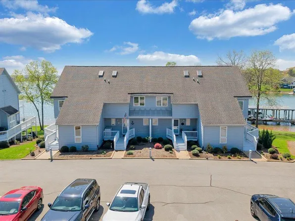 254 Blarney Stone Ct, Huddleston, VA 24104
