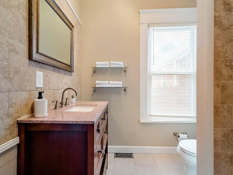 2726 N Roxboro St — Photo 23