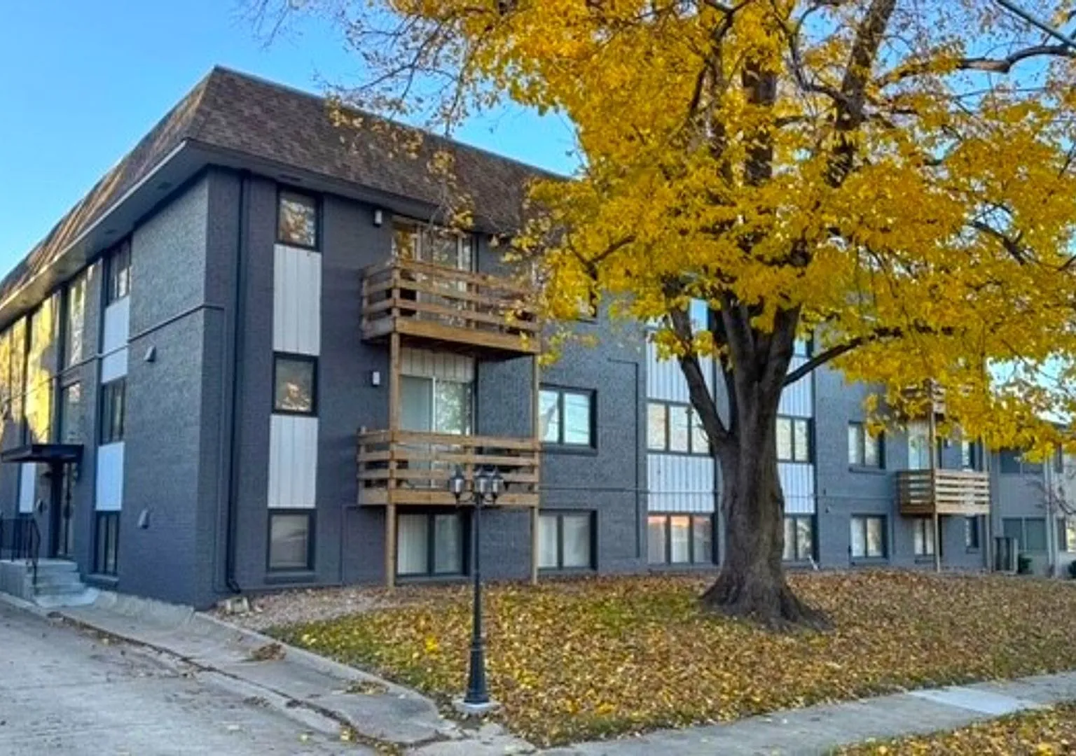 1235 S 22nd Street Apartments — Photo 1