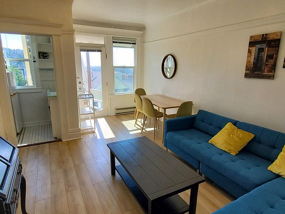 2nd image of 905 Ashbury St #4