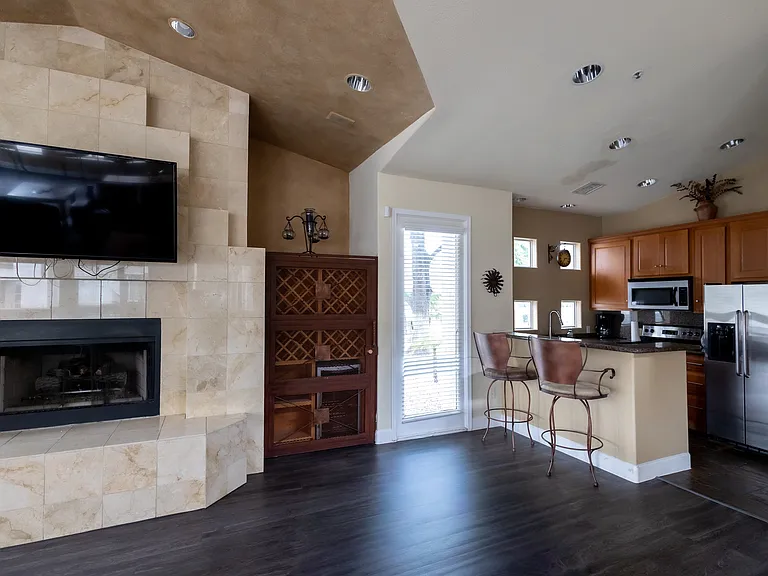 E Sahuaro Dr — Photo 19