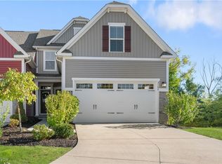 3168 Old Mill Dr, Cuyahoga Falls, OH 44223