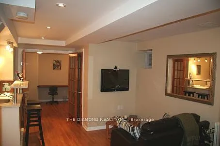 334 Hillsdale Ave E #BASEMENT — Photo 2