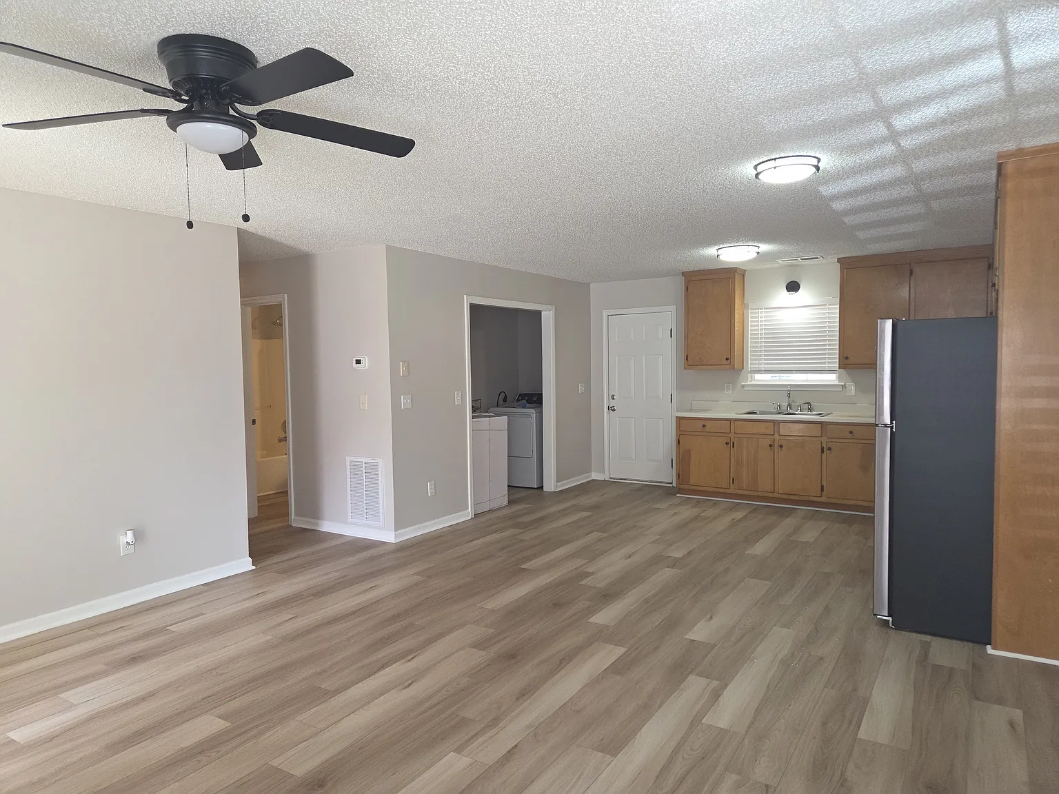 3 bed, 1120 sqft, $1,400 — Photo 4