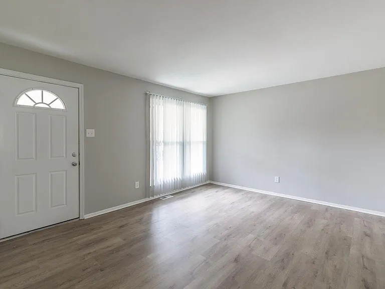 3008 Oriental Dr — Photo 2
