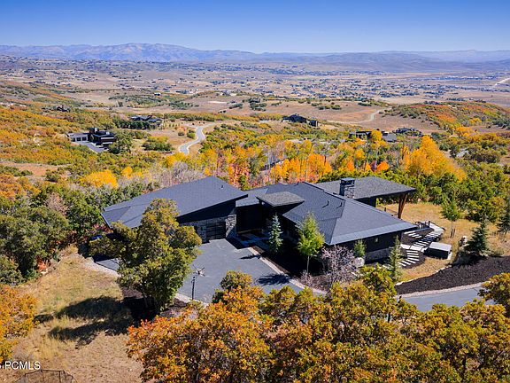 3rd image of 1076 Preserve Dr
