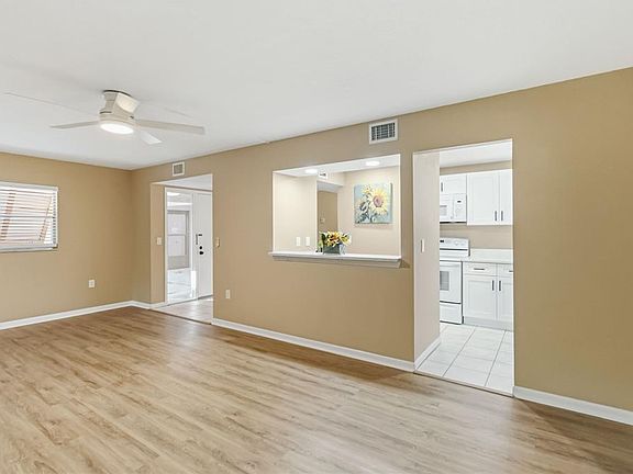 5th image of 164 Perimeter Dr APT 4A
