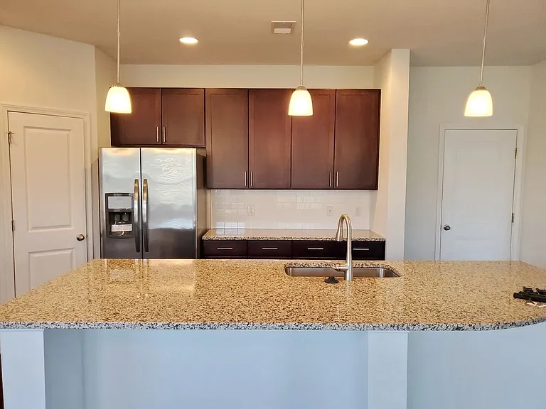 104 Bushwood Dr — Photo 4