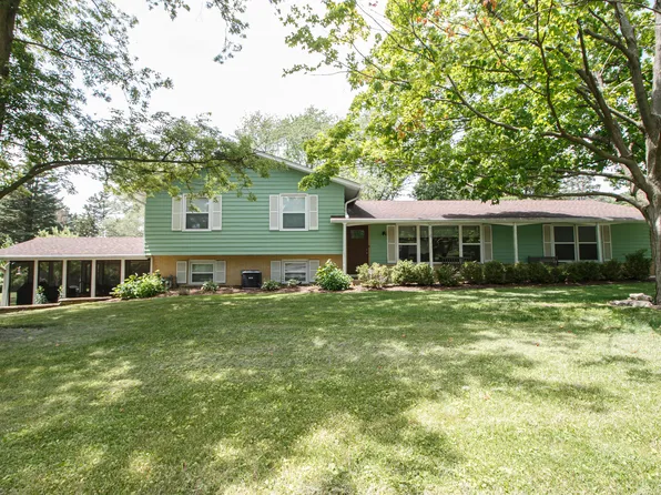 4S550 Summit Dr, Naperville, IL 60563