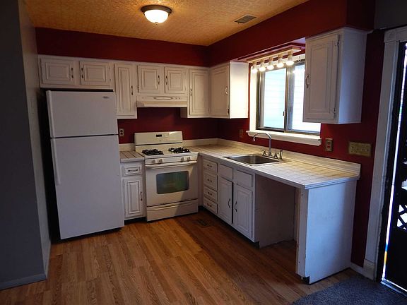2nd image of 90 Sunny Brook Cir #90