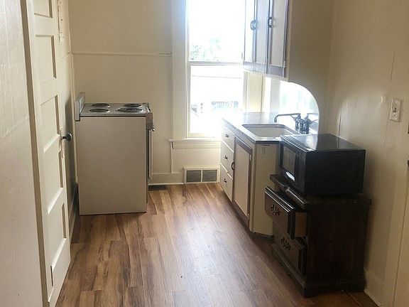 3rd image of 934 Plum St APT 5