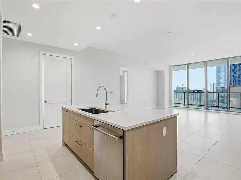 275 1st Ave S #1008 — Photo 8