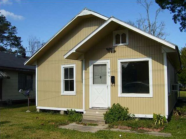 1st image of 305 N Landry Dr