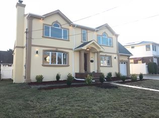 39 Bradford Rd, Valley Stream, NY 11580