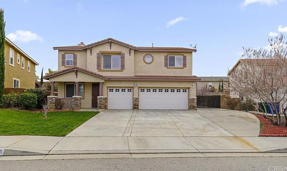 1st image of 39325 Bastille Ln