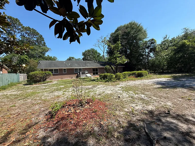 117 Windemere Rd — Photo 13