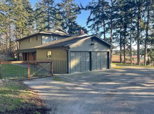 1561 McKinnon Dr, Oak Harbor, WA 98277