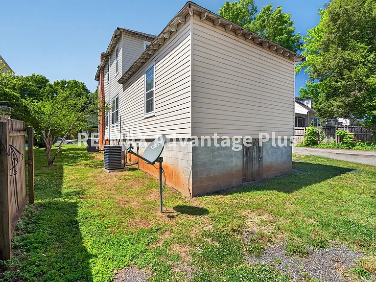 106 Grove St — Photo 18