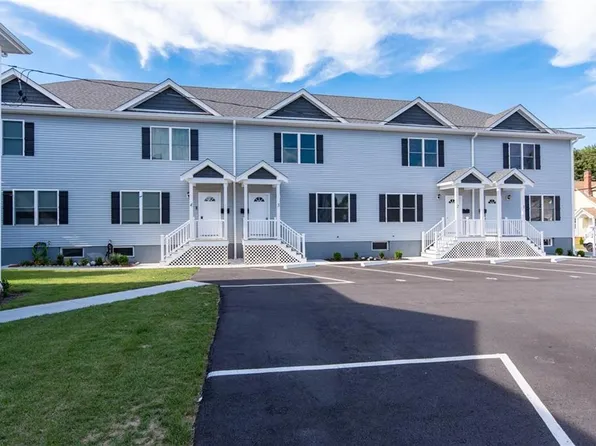 184 Avenue C #3, Woonsocket, RI 02895