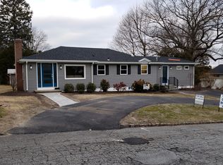15 Glenmere Dr, Cranston, RI 02920