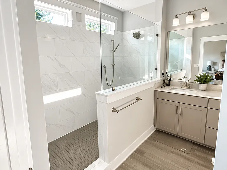 2554 Barry St — Photo 8